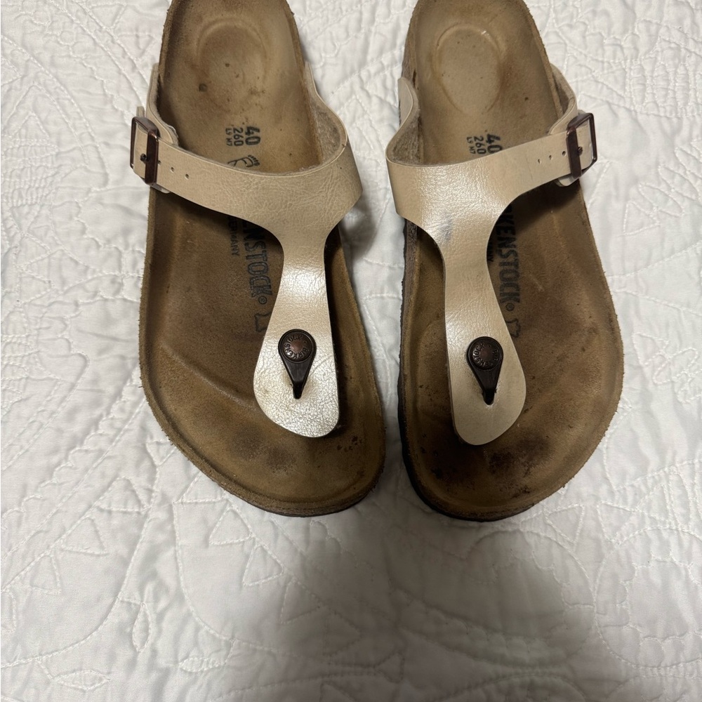 Beautiful and barely worn Birkenstock Pearl Sandals- size 40/9